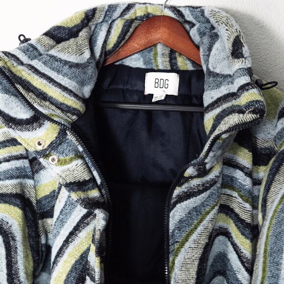 BDG Women’s Isla Wool Puffer Jacket Swirl Print Dopamine Snow Bunny Size 2XL - Picture 3 of 10